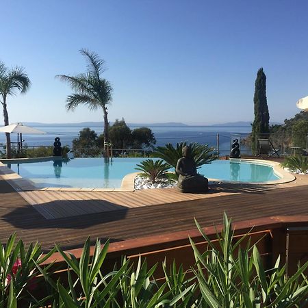 Aparthotel Les Lauriers Roses Le Le Rayol-Canadel-sur-Mer Esterno foto