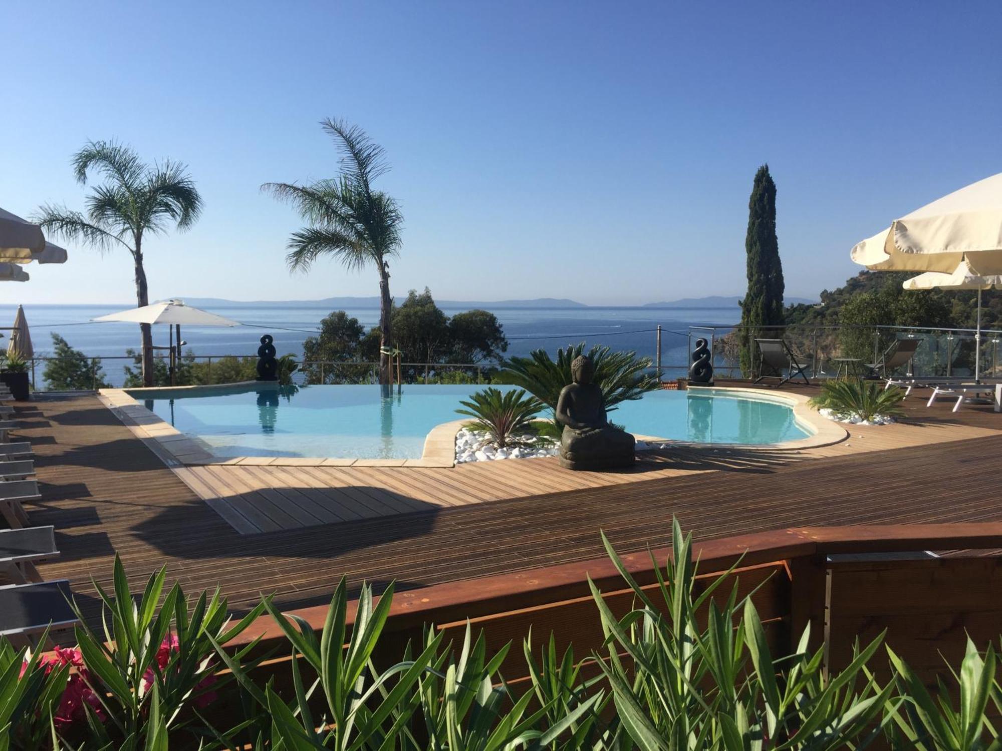 Aparthotel Les Lauriers Roses Le Le Rayol-Canadel-sur-Mer Esterno foto