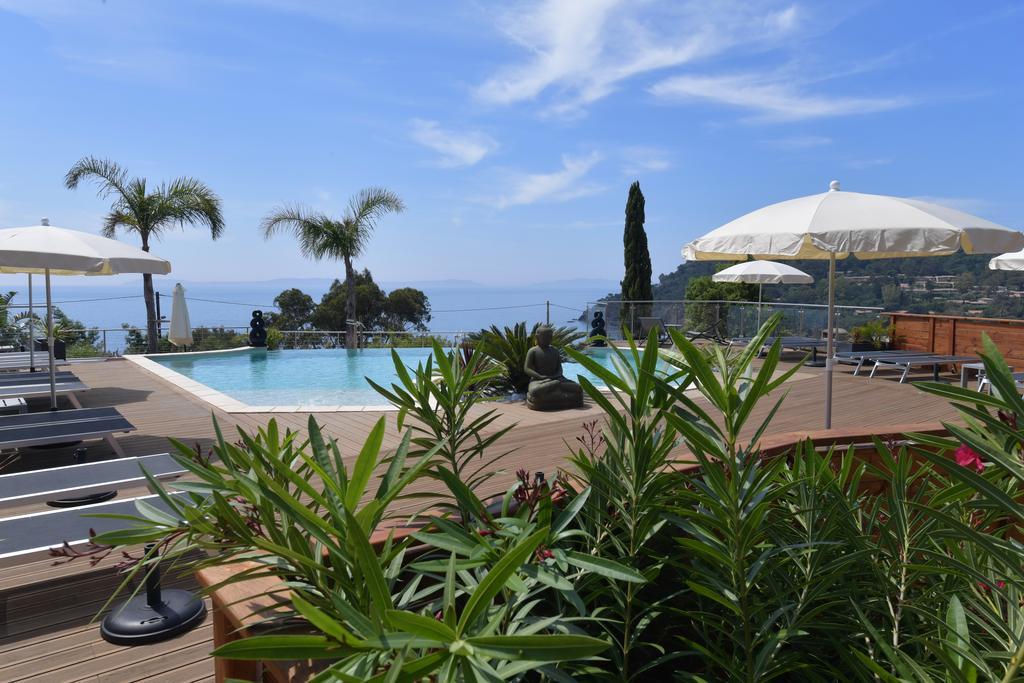 Aparthotel Les Lauriers Roses Le Le Rayol-Canadel-sur-Mer Esterno foto